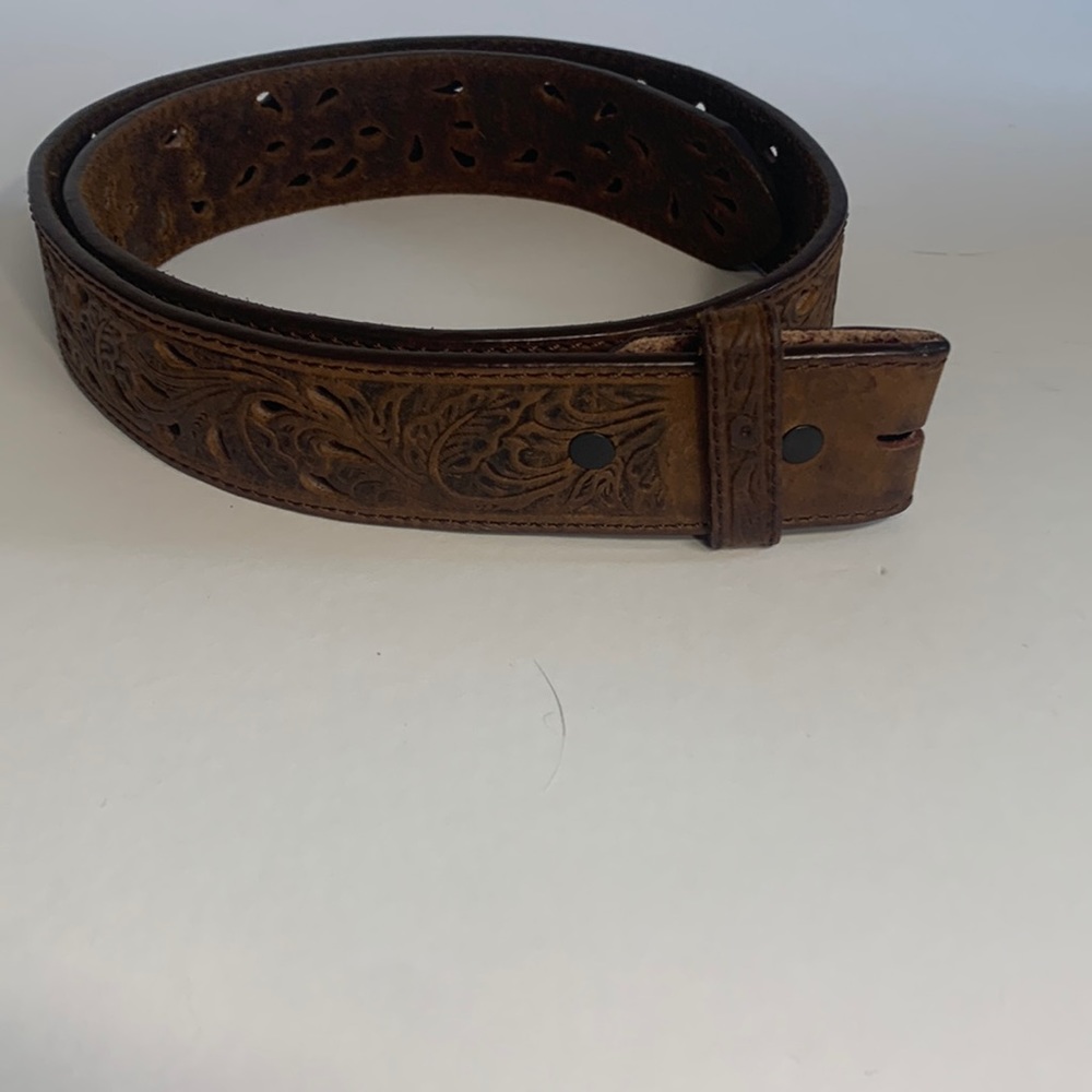 Women's Size 32 Tony Lama Genuine Tooled Embossed Leather Belt